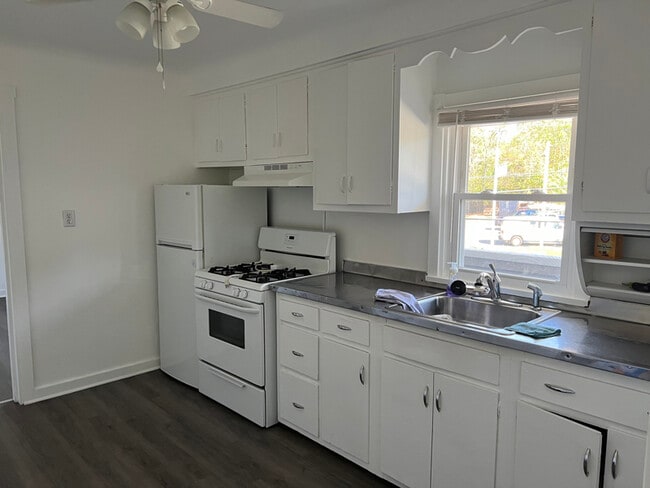 Building Photo - 1300 Stewart St