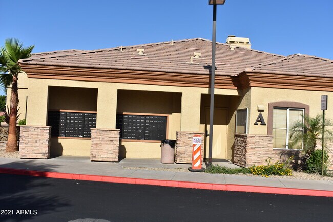Building Photo - 2134 E Broadway Rd