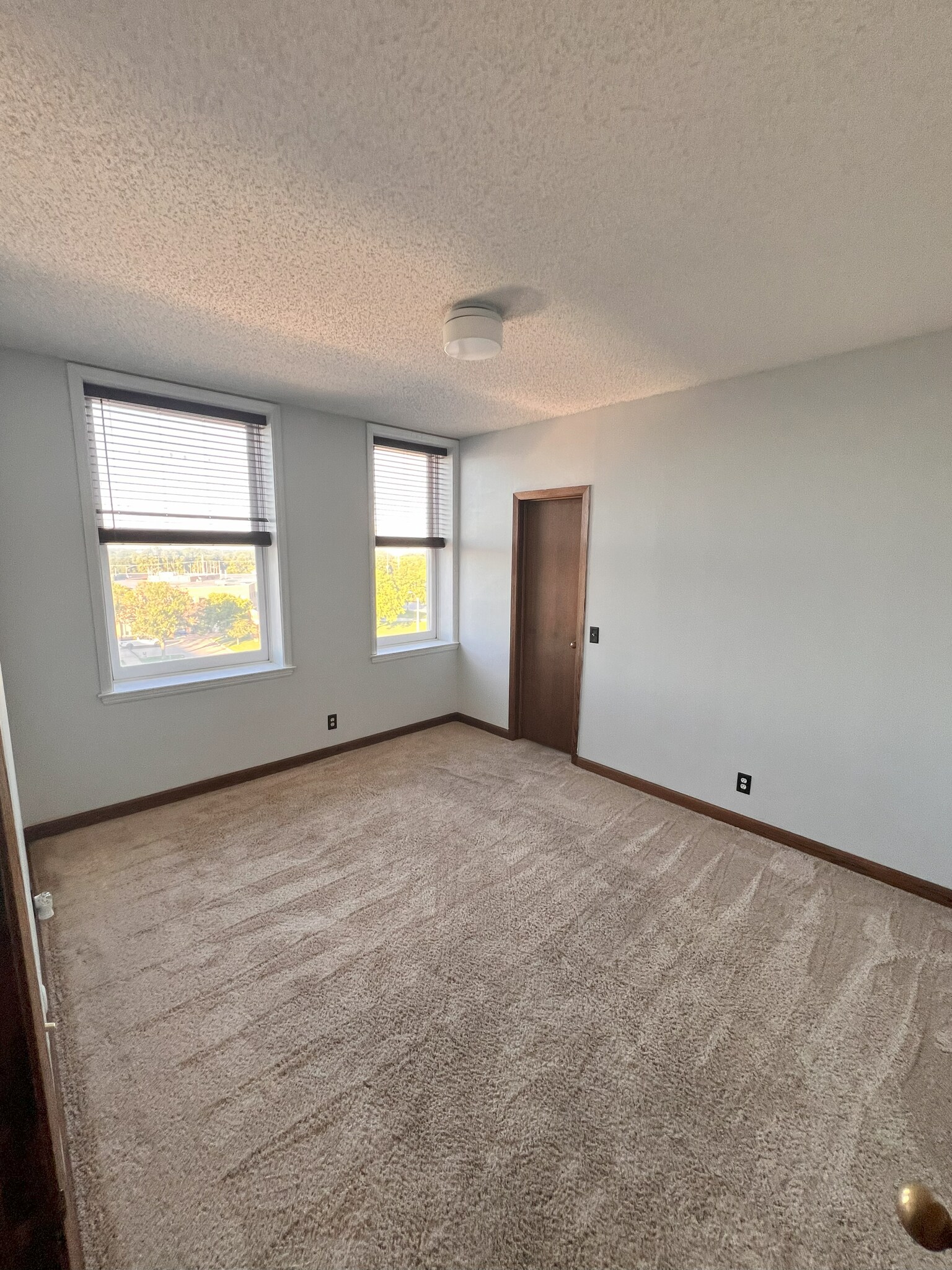 Building Photo - 123 N Locust St