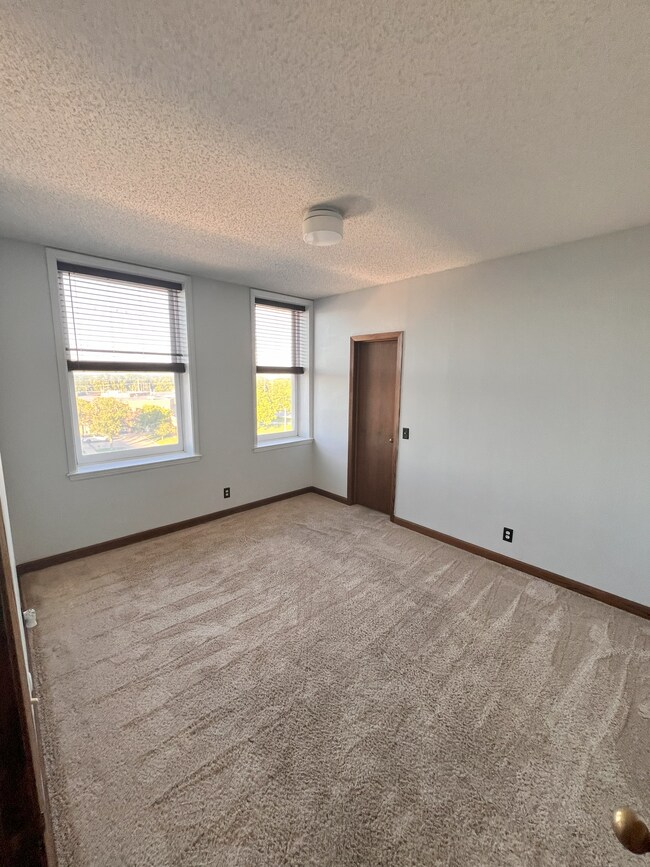 Building Photo - 123 N Locust St