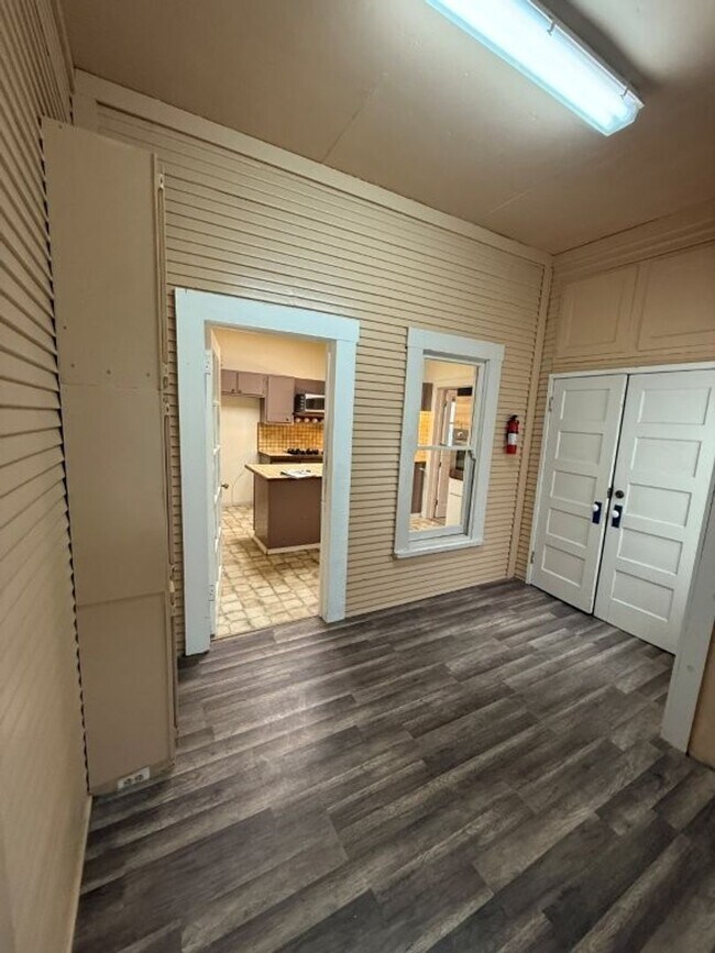 Building Photo - 3 Bedroom 1.5 Bath Downtown Dixon *STAR RENTALS