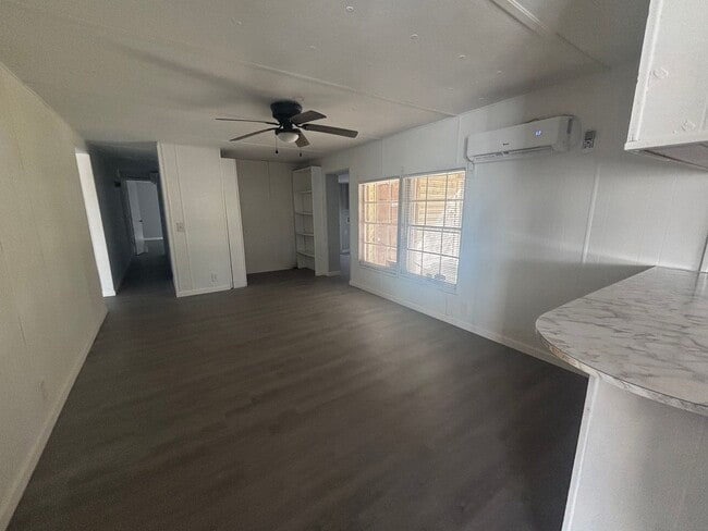 Building Photo - FOR RENT