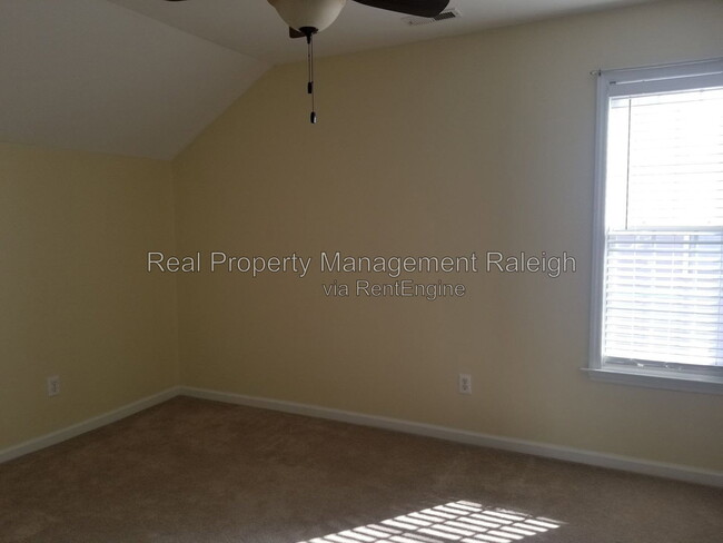Building Photo - 2152 Castle Pines Dr