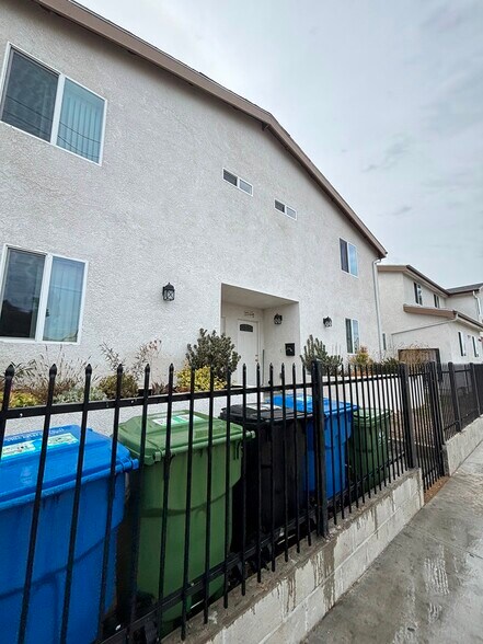 Building Photo - 7710 S Hoover St