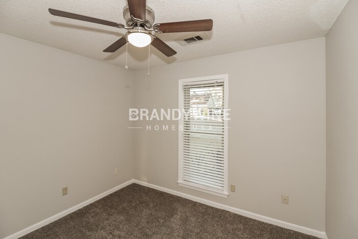 Building Photo - 5293 Shady Ridge Dr