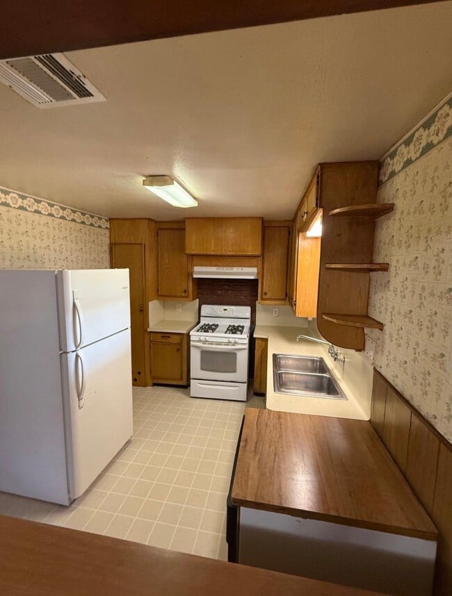Building Photo - 2208 7th St
