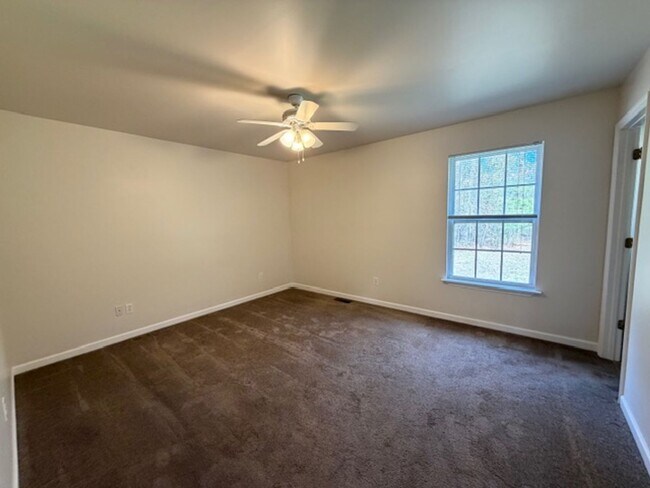 Building Photo - Well Maintained 2 Bedroom 2 Bath Duplex with Garage