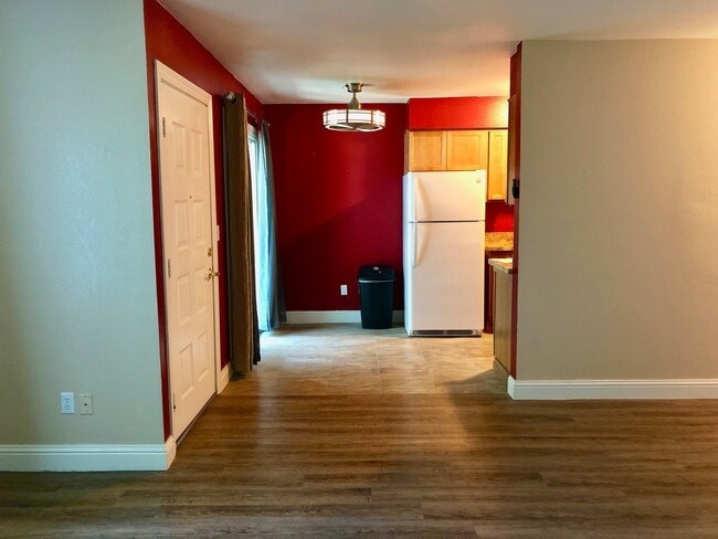 Building Photo - $1,595 Bullard & HWY 41, 2 Bedroom Condo -...