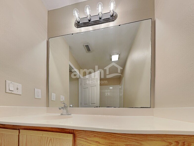 Building Photo - 574 Wekiva Bluff St