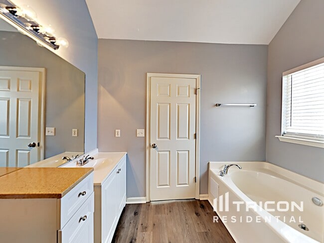 Building Photo - 6821 Hickory Hollow Dr