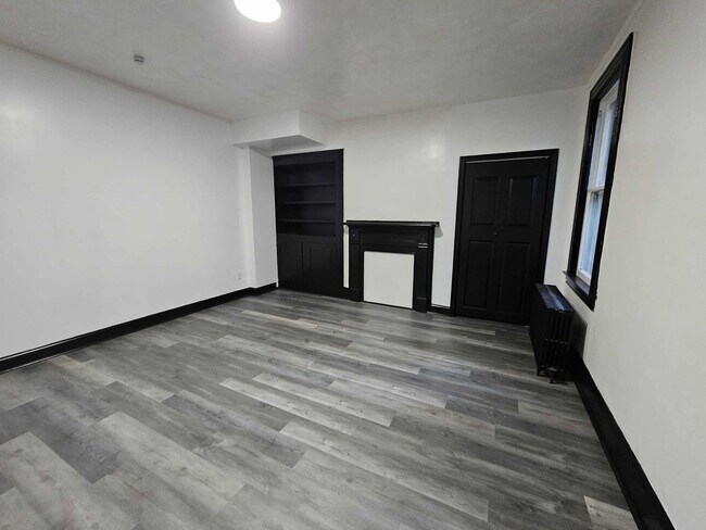 Building Photo - Beautiful 4 Bed, 1 Bath Home for Rent- Spa...
