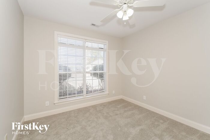 Building Photo - 15 Trellis Cir