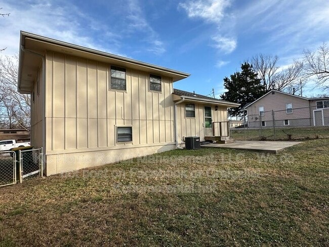 Building Photo - 124 N Garfield St