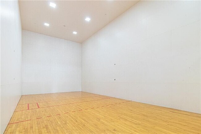 Building Photo - 511 SE 5 Ave