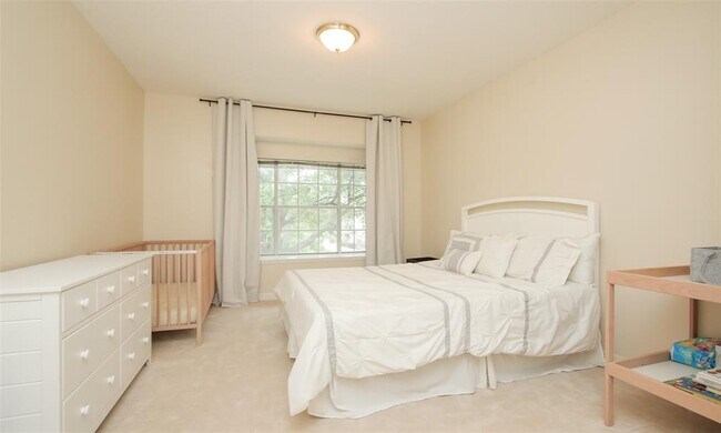 Building Photo - 12123 Mill Stream Way