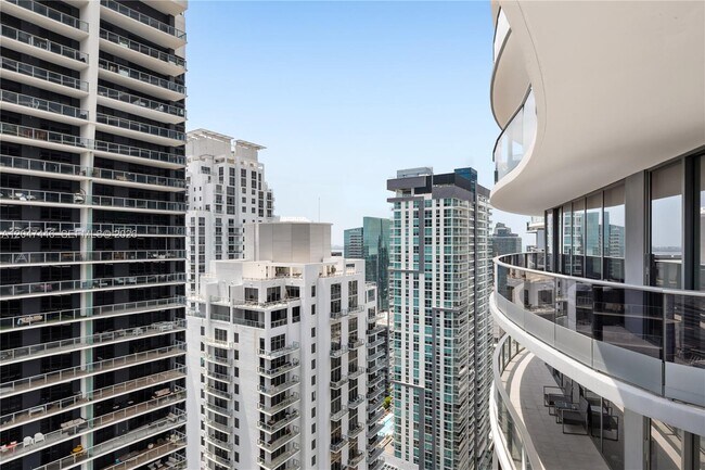 Building Photo - 1000 Brickell Plaza