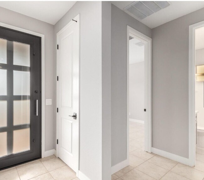 Building Photo - 1099 N 70th Way