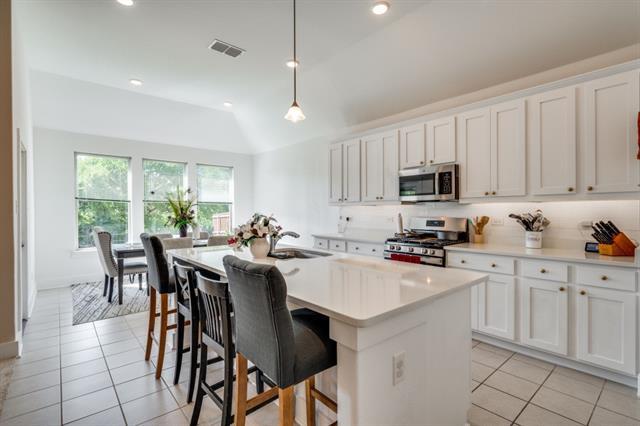Building Photo - 1224 Villalonga Dr