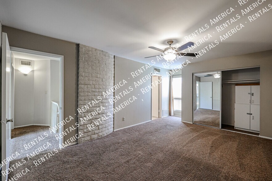 Building Photo - 4820 N Woodmere Fairway