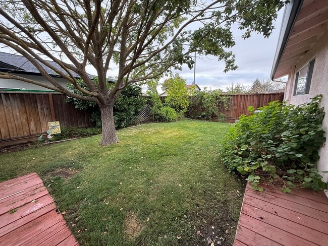 Building Photo - Single Story Home in Quiet Neigbhorhood Ne...
