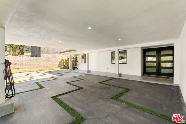 Building Photo - 11700 Woodley Ave