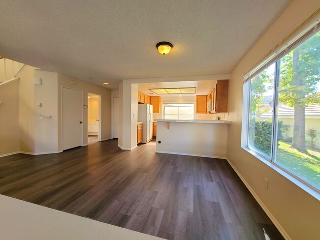 Building Photo - Two-Story, 2-Bedroom Mountain Vista Townho...