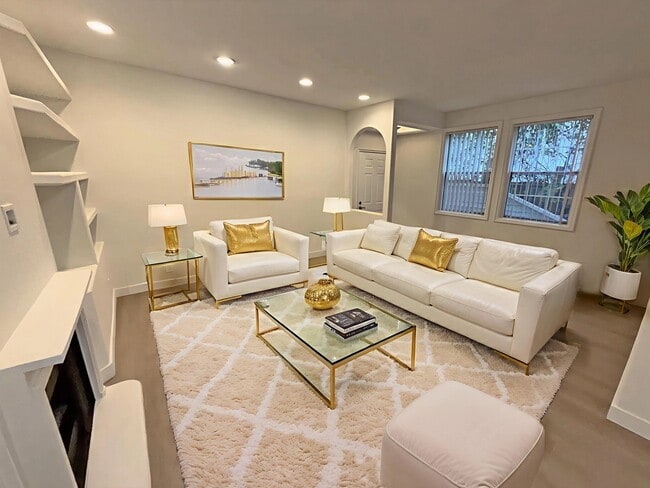 Building Photo - 922 Croft Ave