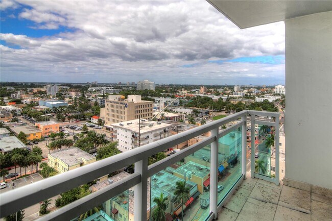 Building Photo - 6917 Collins Ave