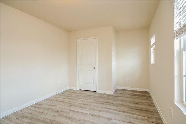 Building Photo - 5815 Northern Oak St