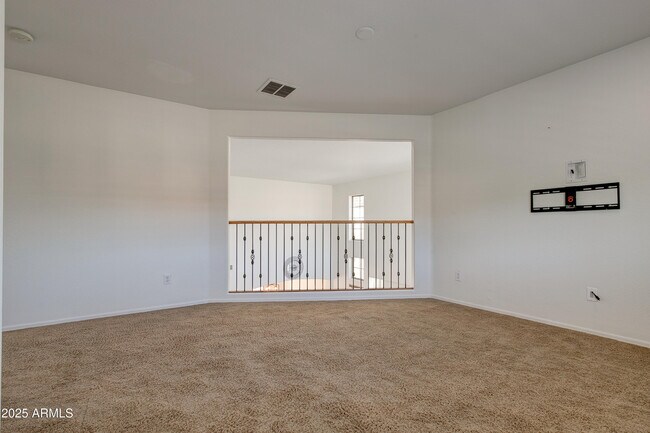 Building Photo - 2237 W Bonanza Ln