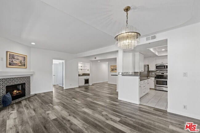 Building Photo - 1811 Manning Ave