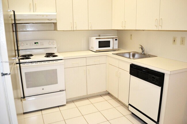 Building Photo - 15385 SW 76th Terrace