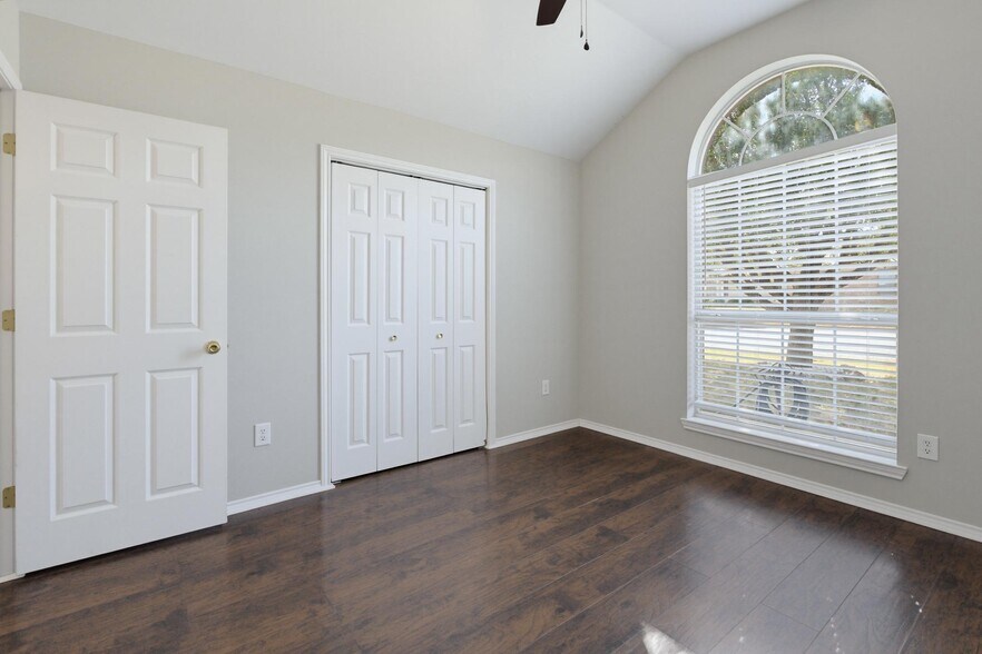 Building Photo - 7917 Thompson Pky