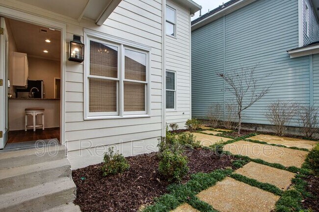 Building Photo - 1018 Harbor Bend Cir