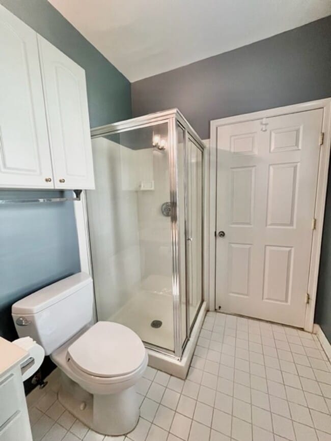 Building Photo - Beautiful 3 BR 2 FB condo with its own garage and driveway
