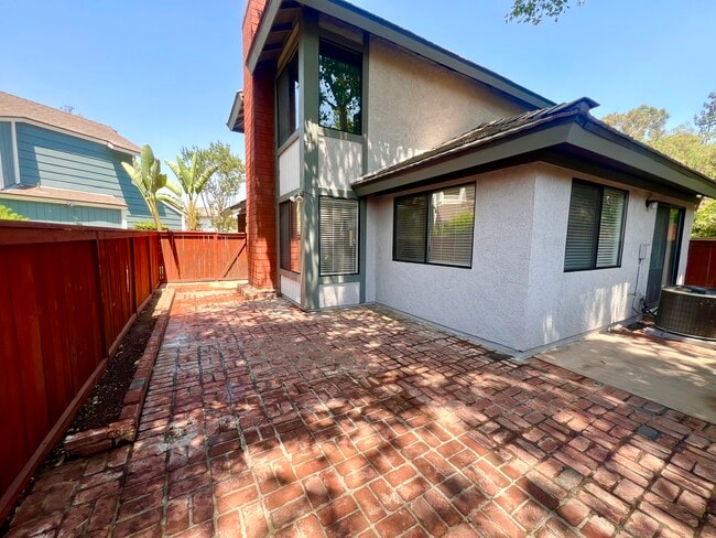 Building Photo - 827 El Paso Ct