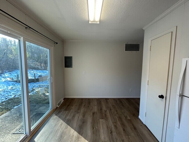 Building Photo - Brown's Chapel Duplex