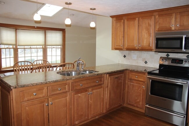 Building Photo - 28 Myrtle St