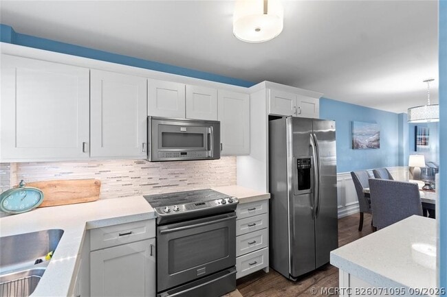 Building Photo - 1161 Hillsboro Mile