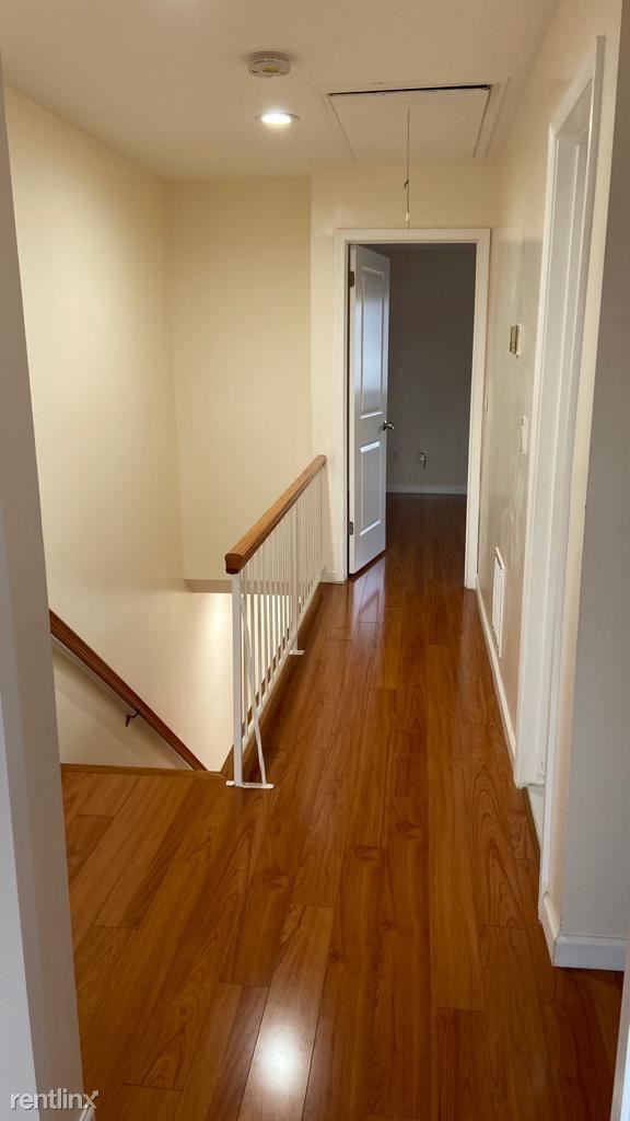 Building Photo - 3 br, 2.5 bath House - B7 Lincoln Ln