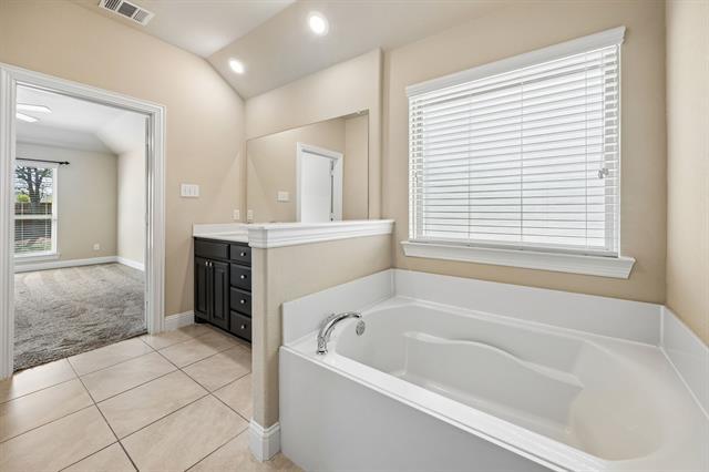 Building Photo - 945 Bluebird Way