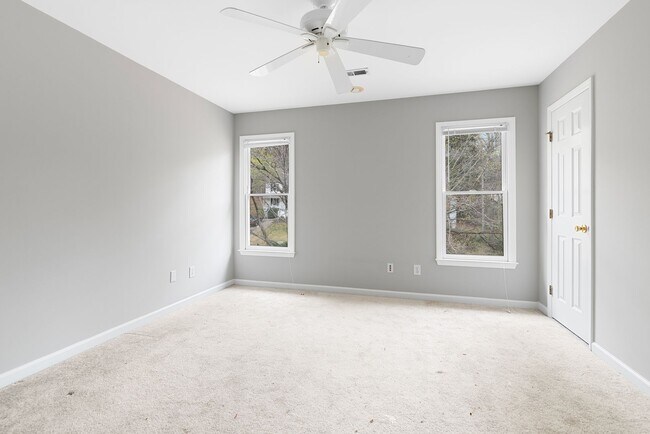 Building Photo - Available 6/9! Fabulous Home in Fantastic Location