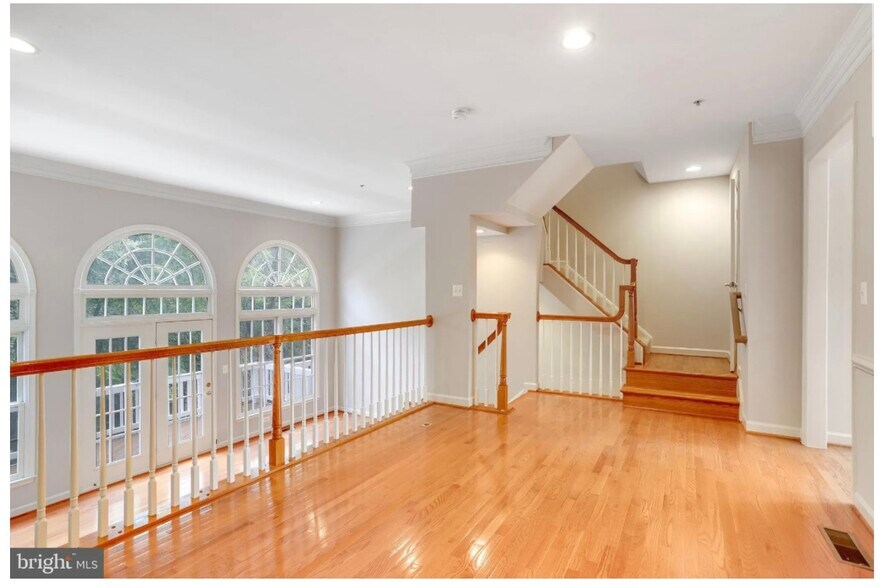 Building Photo - 213 Oak Knoll Ter