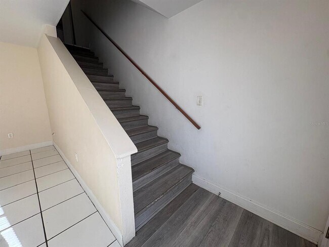 Building Photo - 4033 Henley Rd