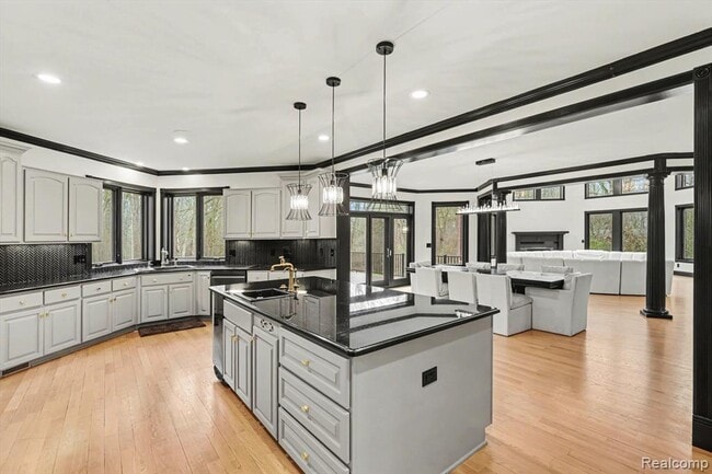 Building Photo - 6986 Montgomery Dr