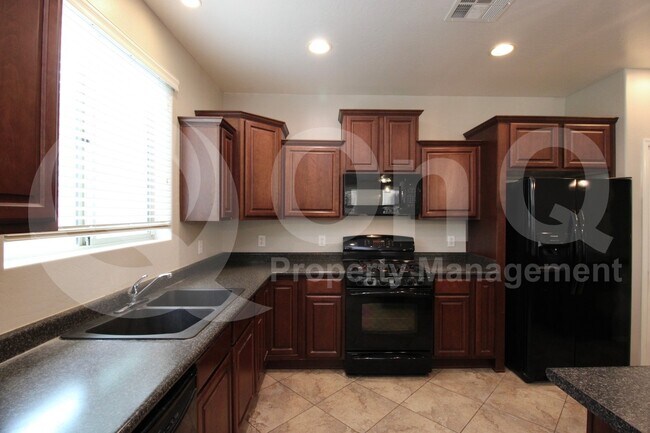 Building Photo - 3221 E Virgil Dr