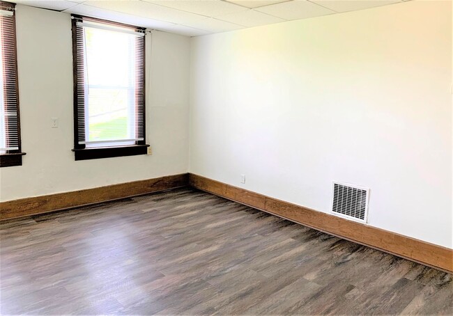 Building Photo - 121 Muskingum Dr