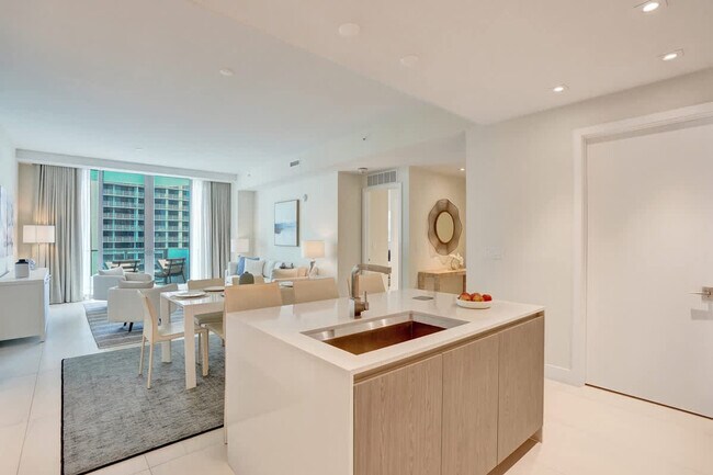 Building Photo - 3100 N Ocean Dr