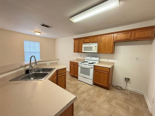 Building Photo - 3201C El Salido Pkwy