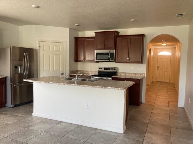 Building Photo - 863 Carlyle Ave